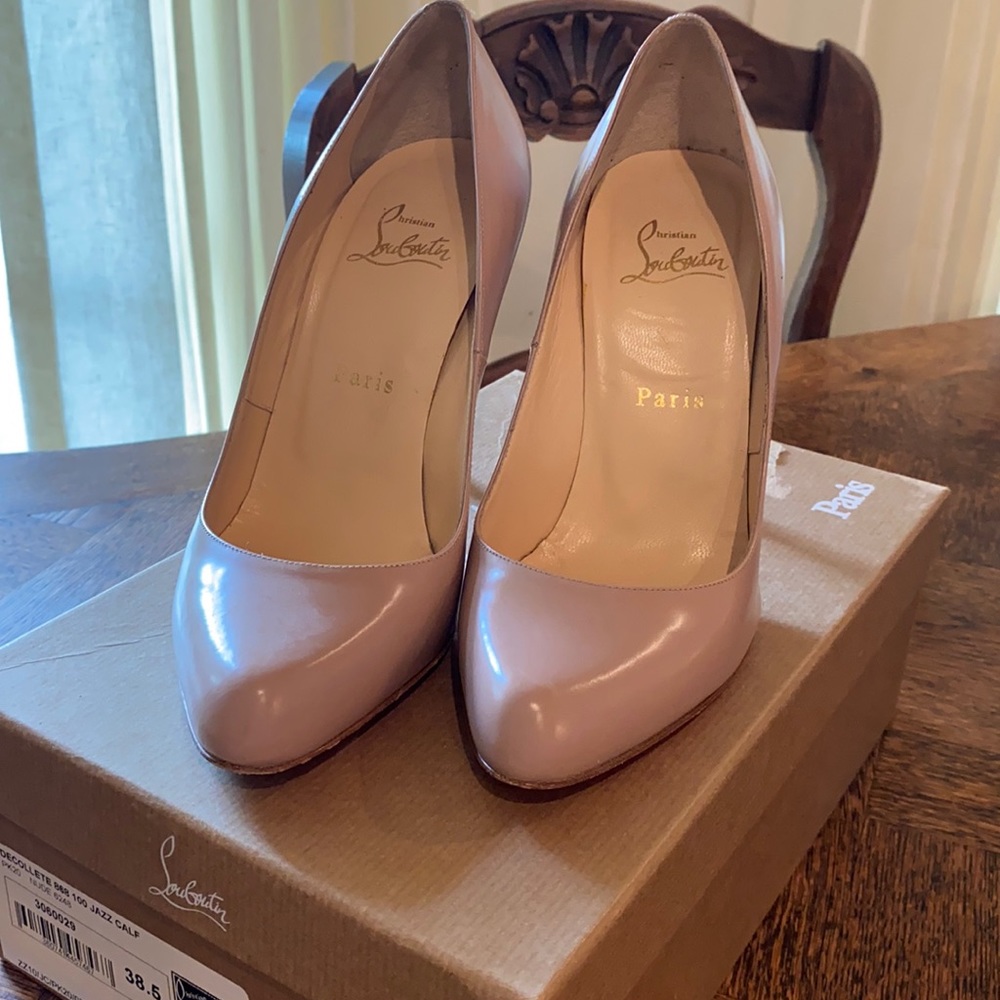 Christian Louboutin 38.5  (8 1/2) nude heels
